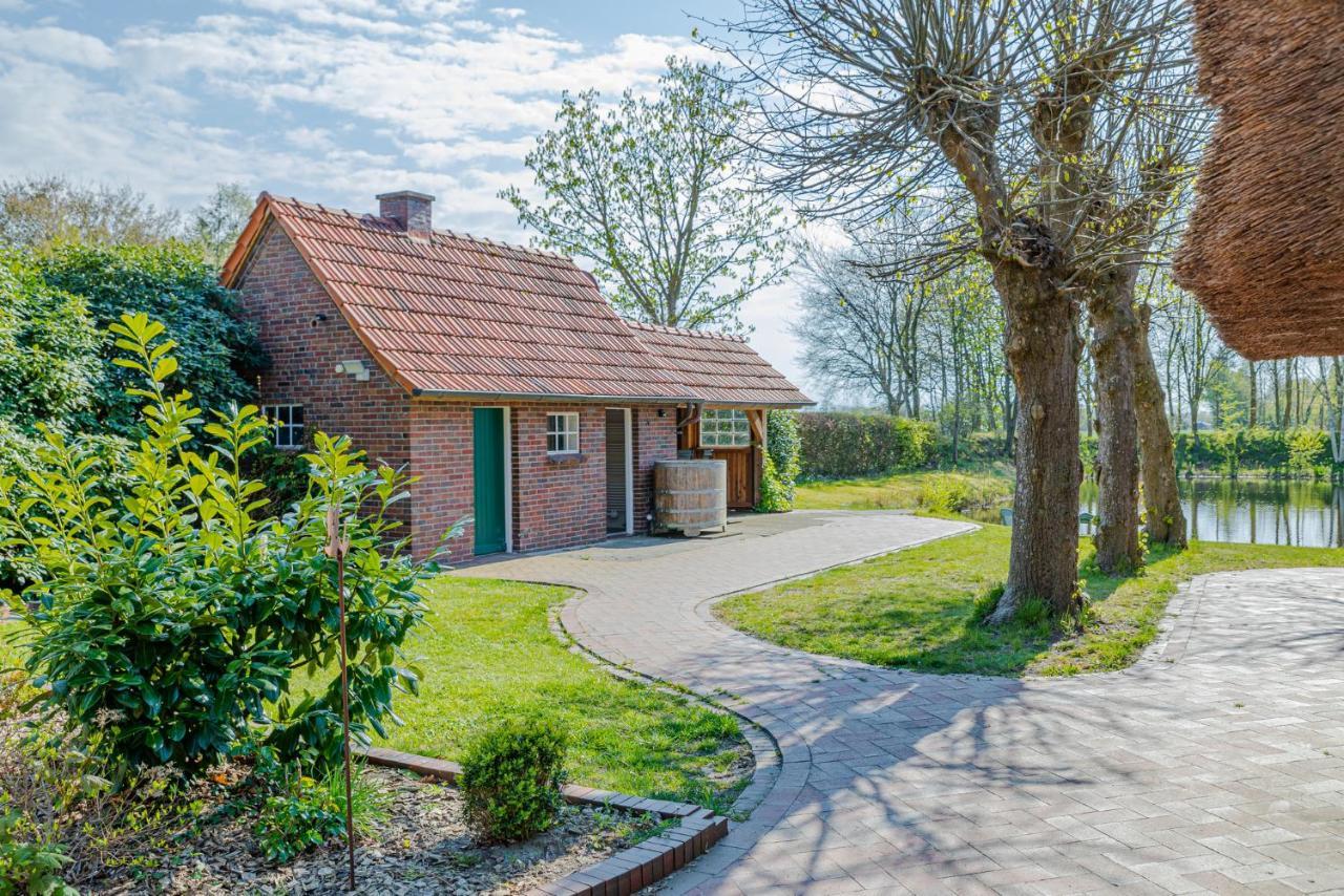 Вилла Reetdach Ostfriesenhaus Sudbrookmerland Экстерьер фото